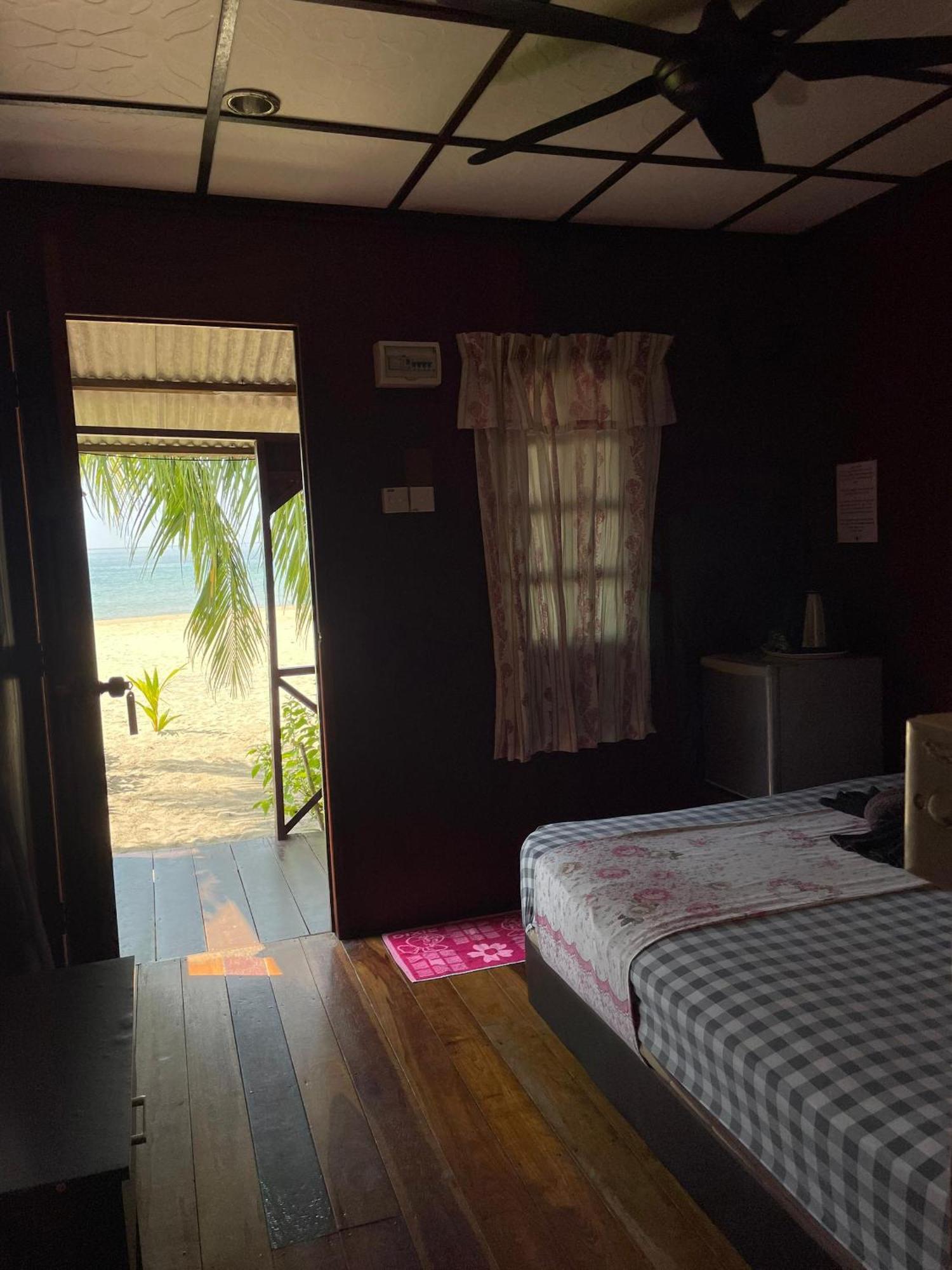 Bushman Tioman Hotel Kampong Juara Exterior photo